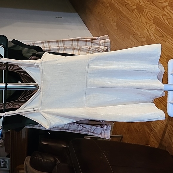 Popular Basics Cream Shimmer Short / Skort Romper Size Medium - Picture 7 of 14